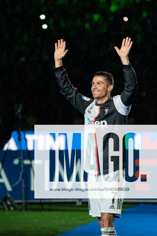 Italy: Juventus vs Atalanta Cristiano Ronaldo of Juventus celebrates the championship victory during the Serie A, football match. Juventus vs Atalanta. Final score was 1-1 at Allianz Stadium, in Turin, Italy 19th may 2019 Turin Piedmont Turin Italy Allianz Stadium AlbertoxGandolfo PacificxPress