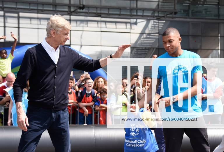 Kylian Mbappe ( football ) - Arsene Wenger ( entraineur football ) au Stade de France pour la journee evasion : Journee Evasion - Paris - 22 05 2019 FedericoPestellini Panoramic