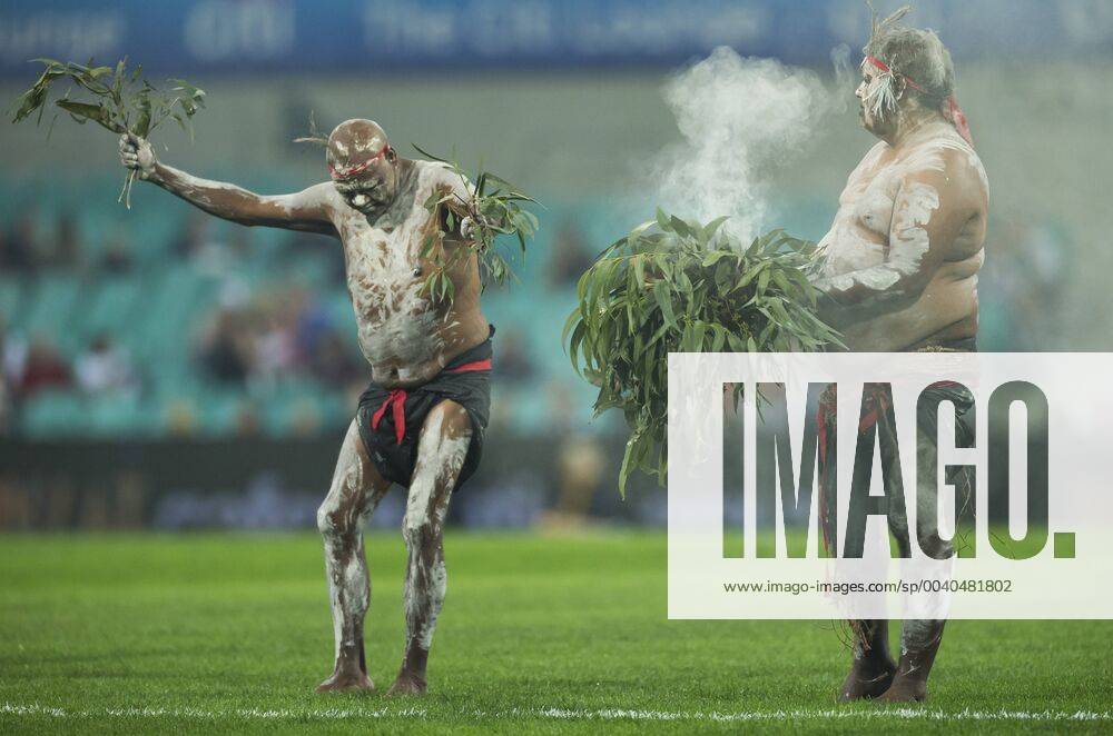 KW21 AFL SWANS MAGPIES, A smoking ceremony is performed before the Round 10 AFL match between the Sydney Swans and the Collingwood Magpies at the SCG in Sydney, Friday, May 24, 2019. ( NO ARCHIVING, , NO USE IN BOOKS WITHOUT CONSENT SYDNEY NSW AUSTRALIA
