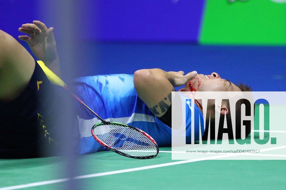 KW21 (190524) -- NANNING, May 24, 2019 (Xinhua) -- Teo Ee Yi of Malaysia is seen injured during the men s doubles match against Kamura Takeshi Sonoda Keigo of Japan at a quaterfinal match between Malaysia and Japan of Sudirman Cup 2019 in Nanning, south China s Guangxi Zhuang Autonomous Region on May 24, 2019. Kamura Takeshi Sonoda Keigo won 2-1 as Team Japan won 3-0. (Xinhua Liu Xu) (SP)CHINA-NANNING-BADMINTON-SUDIRMAN CUP 2019(CN)