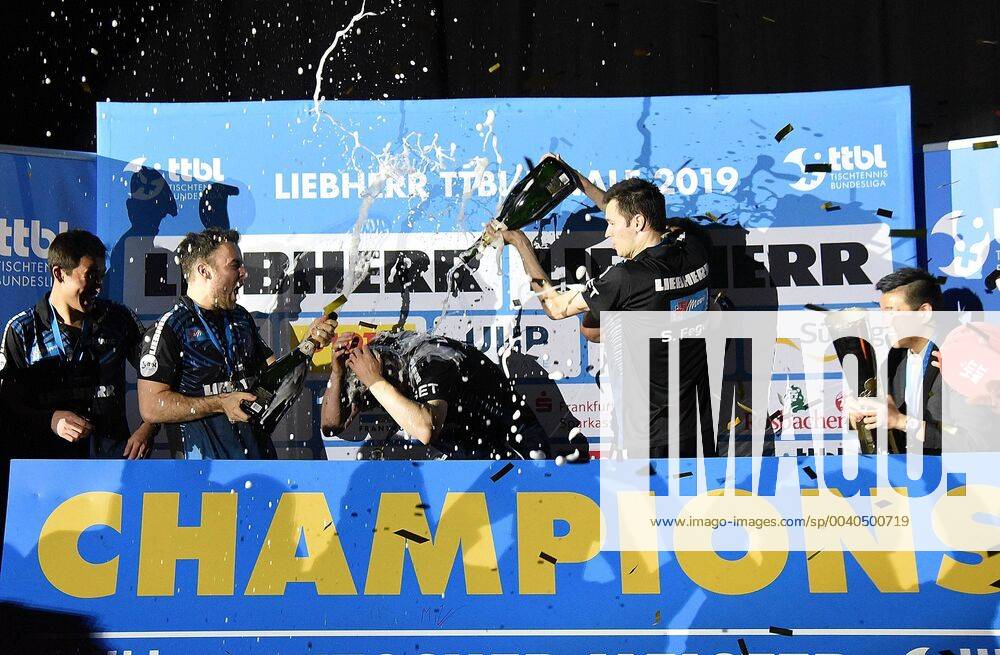 table tennis Bundesliga, TTF Liebherr Ochsenhausen 1 FC Saarbrücken TT, v l Team Ochsenhausen celebrates the title with cup Frankfurt