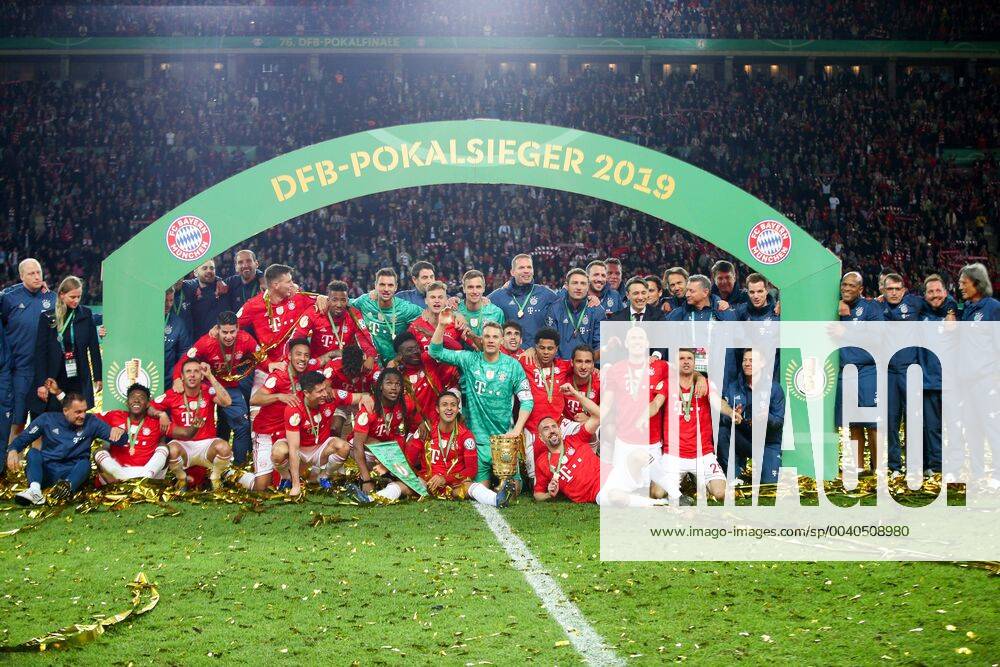 Winner photo, Cup winner of the team, RB Leipzig vs. FC Bayern Muenchen, Football, Final, DFB Pokal, 25 05 2019 DFL REGULATIONS PROHIBIT ANY USE OF PHOTOGRAPHS AS IMAGE SEQUENCES AND OR ORQUASI VIDEO Berlin Berlin Deutschland