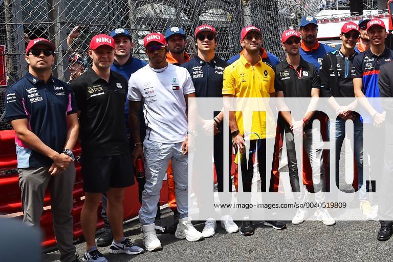 Formula 1 FIA, 2019 Monaco Grand Prix Race, v l Tribute to Niki Lauda, Formula 1 Driver with Niki Lauda Cap Monte Carlo eel-fotografie Eberhard Krieger