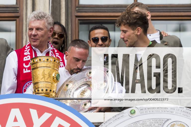 GER, 1 FBL, FC Bayern Muenchen Meisterfeier auf dem Marienplatz 26 05 2019, Marienplatz , Muenchen, GER, 1 FBL, FC Bayern Muenchen Meisterfeier auf dem Marienplatz, DFL regulations prohibit any use of photographs as image sequences and or quasi video, Dieter Reiter Oberbuergermeister Muenchen with Franck Ribery FCB 7 Leon Goretzka FCB 18 nordphotox xStraubmeier nph00004