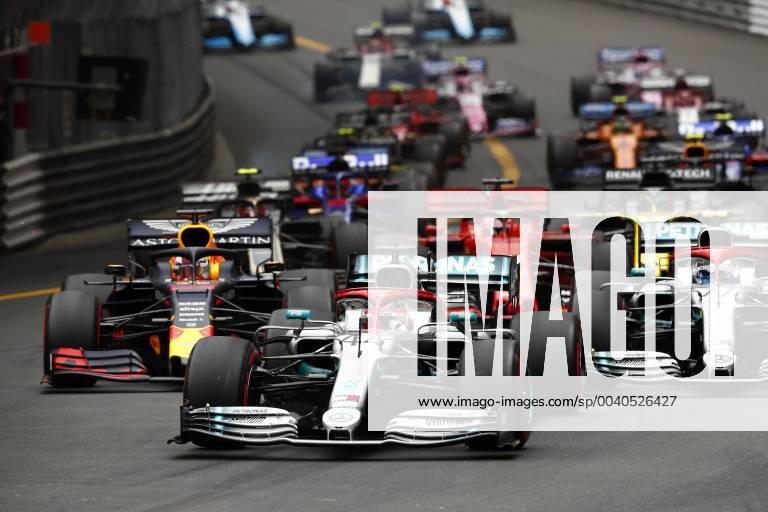 Motorsports: FIA Formula One World Championship, WM, Weltmeisterschaft 2019, Grand Prix of Monaco, Start, 44 Lewis Hamilton (GBR, Mercedes AMG Petronas Motorsport), 33 Max Verstappen (NLD, Aston Martin Red Bull Racing), 77 Valtteri Bottas (FIN, Mercedes AMG Petronas Motorsport), Monte Carlo Monaco