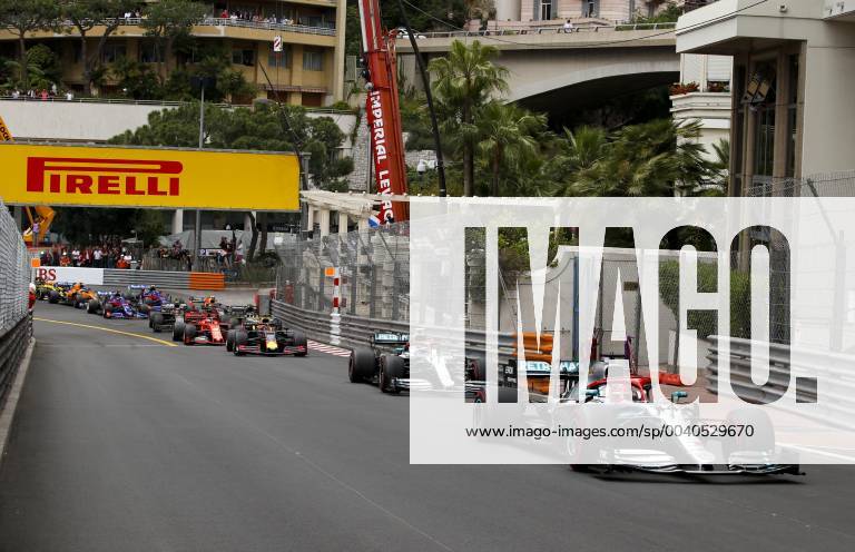 Motorsports: FIA Formula One World Championship, WM, Weltmeisterschaft 2019, Grand Prix of Monaco, Start, 44 Lewis Hamilton (GBR, Mercedes AMG Petronas Motorsport), 77 Valtteri Bottas (FIN, Mercedes AMG Petronas Motorsport), 33 Max Verstappen (NLD, Aston Martin Red Bull Racing), Monte Carlo Monaco