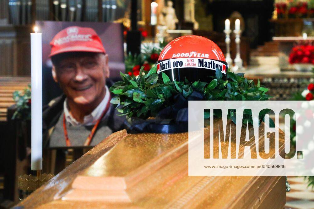 Vienna, Austria - Niki Lauda s red helmet during funeral ceremony at St Stephen s cathedral. Vienna, Austria on 29 May. 2019. Three-time F1 championship winner was buried in a Ferrari racing suit with full state honours. Niki Lauda Funeral - ZUMAn230 20180801_zaa_n230_1070