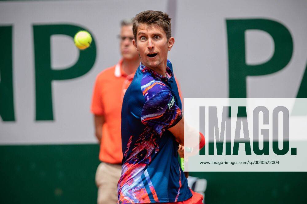 KW22 Paris, France le 29 mai 2019 - Yannick Maden (GER) affronte Rafael Nadal (ESP) sur le court Suzanne Lenglen au 2eme tour de Roland Garros. Yannick Maden (GER) against Rafael Nadal (ESP) on court Suzanne Lenglen in the second round of the French Open tennis tournament at Roland Garros in Paris, France, 29th May 2019.