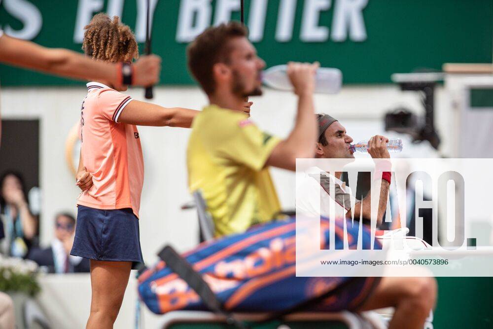 KW22 Paris, France le 29 mai 2019 - Oscar Otte (GER) affronte Roger Federer (SUI) sur le court Philippe Chatrier au 2eme tour de Roland Garros. Oscar Otte (GER) against Roger Federer (SUI) on court Philippe Chatrier in the second round of the French Open tennis tournament at Roland Garros in Paris, France, 29th May 2019.
