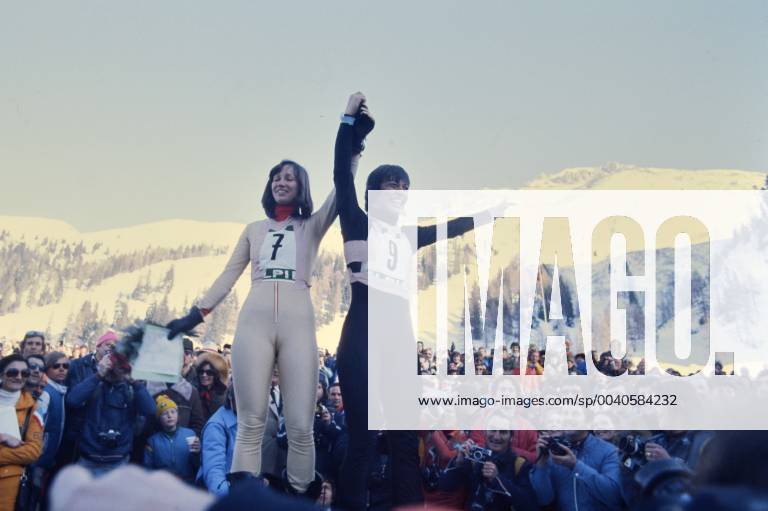 Olympic Games 1976 Totschnig SKI ALPIN SAISON 75 76 Olympic Games 1976 Innbruck Downhill Women 08 02 1976 Brigitte TOTSCHNIG AUT li cheers about the 2nd place, Rosi MITTERMEIER GER right about the Olympic victory Innsbruck Austria