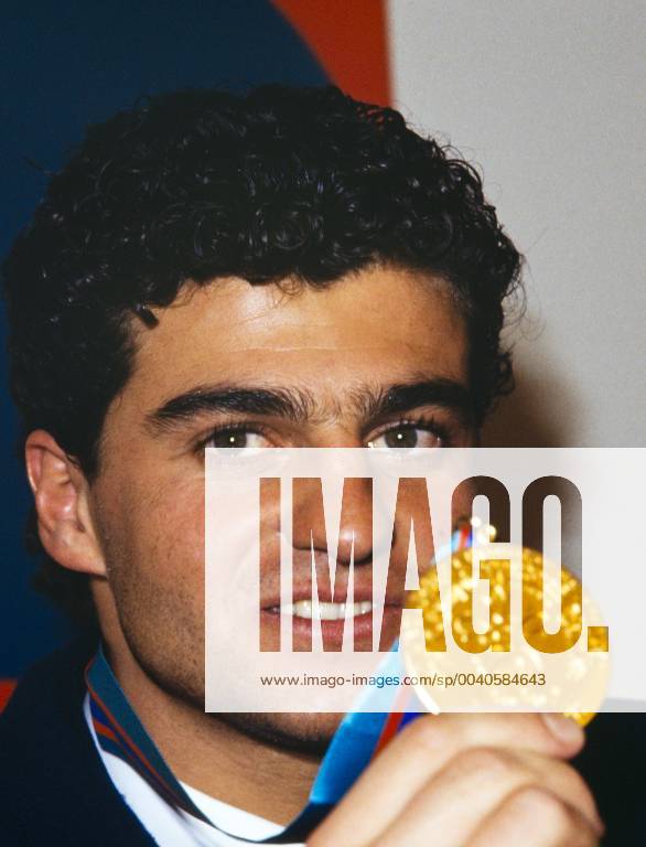 Alpine skiing Olympic Games 1988 TOMBA ITA Olympic Winter Games Calgary 13 28 02 1988 Slalom Men 27 02 1988 Alberto TOMBA Italy with his gold medal Calgary Alberta Canada