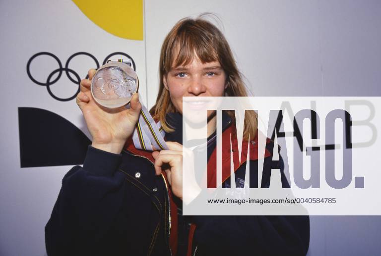 Ski Alpine Olympic Games 1992 SEIZINGER GER Olympic Winter Games Albertville 08 23 02 1992 Super G Women 18 02 1992 Katja SEIZINGER Germany with her bronze medal Albertville France