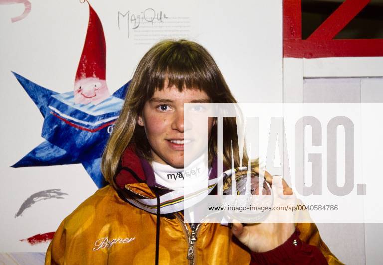 Ski Alpine Olympic Games 1992 SEIZINGER GER Olympic Winter Games Albertville 08 23 02 1992 Super G Women 18 02 1992 Katja SEIZINGER Germany with her bronze medal Albertville France