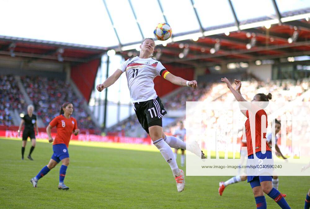 Football Women National Team, Friendly match, Germany Chile, in the Continental Arena Regensburg, Alexandra Popp Germany climbs up to the header