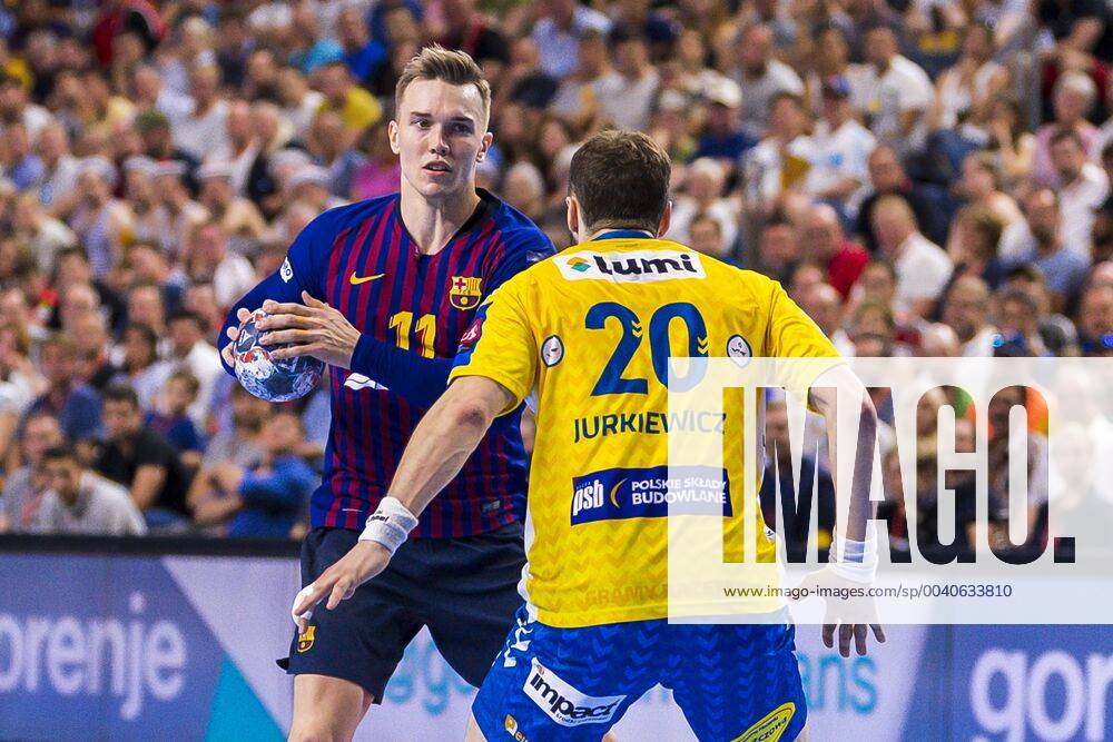 Cologne, Germany 02 June 2019 Handball EHF CL Game Place 3 FC Barcelona vs PGE Vive Kielce v li Lasse Bredekjaer Andersson Barcelona , Mariusz Jurkiewicz Kielce Köln Lanxess Arena Germany