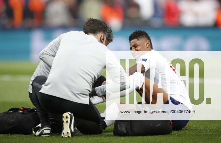 Marcus Rashford of England receives treatment during the UEFA Nations League match at D. Afonso Henriques Stadium, Guimaraes. Picture date: 6th June 2019. Picture credit should read: David Klein Sportimage . SPI-0093-0064