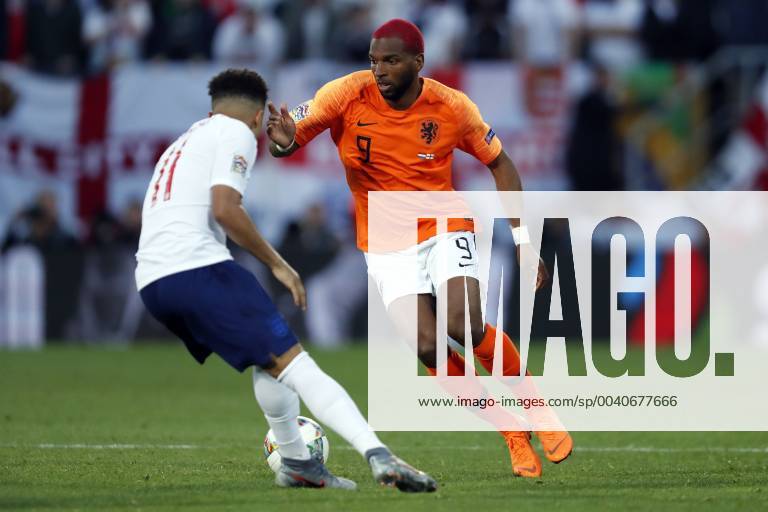 (l-r) Jadon Sancho of England, Ryan Babel of Holland during the UEFA Nations League semi final match between The Netherlands and England at Estadio D. Afonso Henriques on June 06, 2019 in Guimaraes, Portugal UEFA Nations League 2018 2019 Imagesx xMauricexvanxSteenxIVx 14675495