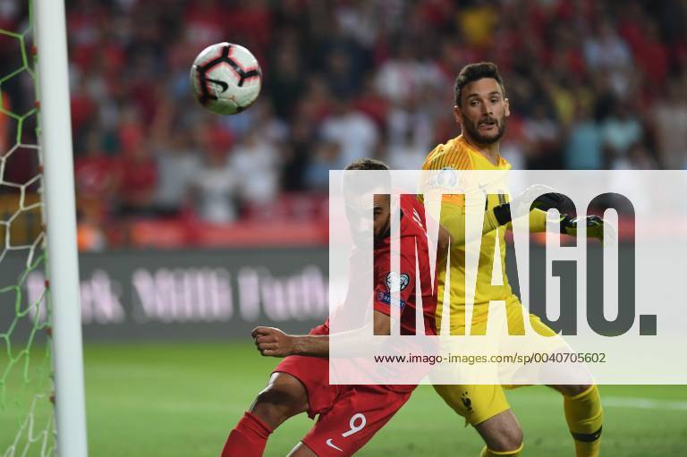 Fußball, EM Quali, Türkei - Frankreich Frances Hugo Lloris and Turkeys Kaan Ayhan during Euro 2020 group H qualifying soccer match between Turkey and France at the Konya City Stadium in Konya, Turkey