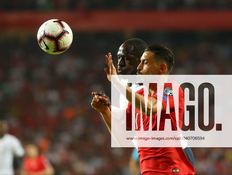 Fußball, EM Quali, Türkei - Frankreich Irfan Can Kahveci (R) of Turkey and Moussa Sissoko (L) of France during the Euro 2020 football qualification match between Turkey and France at the Buyuksehir Belediyesi stadium in Konya, on June 8, 2019.