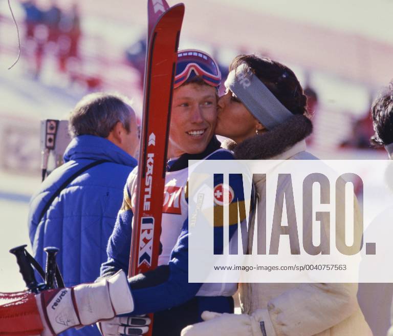 Ski WM 1985, Slalom Men Pirmin ZURBRIGGEN SUI SKI ALPIN SAISON 84 85 WM 1985 Bormio Slalom Men 10 02 1985 Pirmin ZURBRIGGEN SUI li gets a kiss Bormio Italy