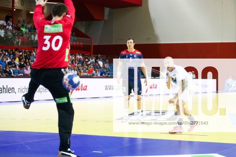HANDBALL - EHF EC, AUT vs NOR KLAGENFURT,AUSTRIA,13.JUN.19 - HANDBALL - EHF EURO Cup, international match, Länderspiel, Nationalmannschaft Austria vs Norway. Image shows Torbjoern Sittrup Bergerud, Sander Sagosen (NOR) and Robert Weber (AUT). GEPAxpictures xDanielxGoetzhaber