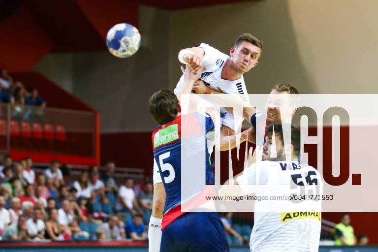 HANDBALL - EHF EC, AUT vs NOR KLAGENFURT,AUSTRIA,13.JUN.19 - HANDBALL - EHF EURO Cup, international match, Länderspiel, Nationalmannschaft Austria vs Norway. Image shows Sander Sagosen (NOR), Nikola Bilyk (AUT), Petter Oeverby (NOR) and Tobias Wagner (AUT). GEPAxpictures xDanielxGoetzhaber
