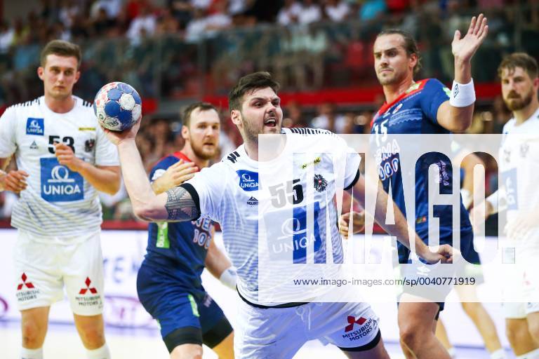 HANDBALL - EHF EC, AUT vs NOR KLAGENFURT,AUSTRIA,13.JUN.19 - HANDBALL - EHF EURO Cup, international match, Länderspiel, Nationalmannschaft Austria vs Norway. Image shows Nikola Bilyk, Tobias Wagner (AUT) and Kent Robin Toennesen (NOR). GEPAxpictures xDanielxGoetzhaber