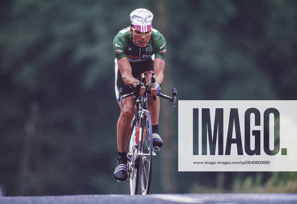 Erik Zabel born 07 07 1970 is a former German professional cyclist he was a specialist for day races and sprints he could win 6 times the green trickot photo 2001 for the best points in the Tour de France 2013 he made a doping confession he confessed from 1996 to 2003 with EPO own blood cortisone to have been treated
