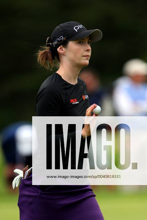 Belmont, Michigan, United States - Brittany Altomare of Shrewsbury, Massachussetts greets the crowd after putting on the 9th green during the final round of the Meijer LPGA, Golf Damen Classic golf tournament at Blythefield Country Club in Belmont, MI, USA Sunday, June 16, 2019. Meijer LPGA Classic - Final Round - ZUMAn230 20190616_zaa_n230_1218