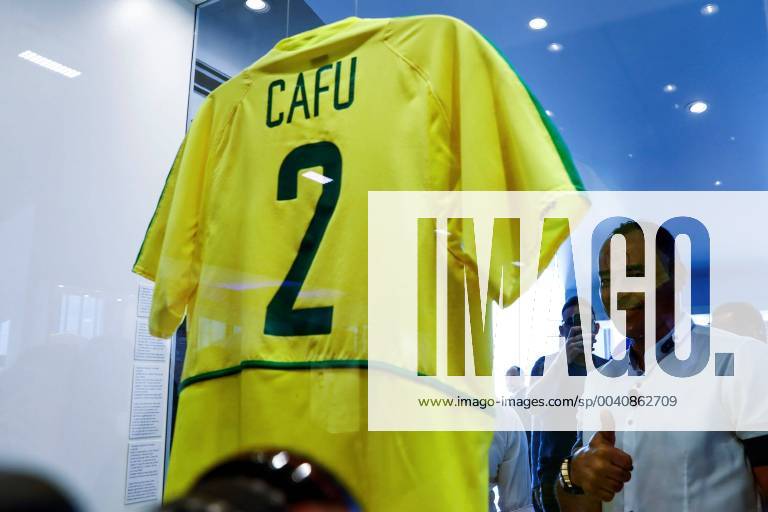 Brazilian former soccer player Marcos Evangelista de Moraes Cafu (R) takes part in an exhibition on the Qatar 2022 World Cup, organized by the World Cup 2022 Organizing Committee, in Sao Paulo, Brazil, 21 June 2019. Cafu was appointed as one of the ambassadors of the event. Cafu appointed Qatar 2022 ambassador in Sao Paulo !ACHTUNG: NUR REDAKTIONELLE NUTZUNG!