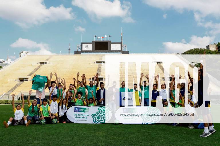 Brazilian former soccer player Cafu (C-R), President of Qatar 2022 World Cup Organizing Committee Nasser Al Khater (C) and other Qatar 2022 representatives participate in an event with youngsters of the Amazing Generation Foundation at the Pacaembu stadium, in Sao Paulo, Brazil, 21 June 2019. Former soccer player Cafu and Qatar 2022 representatives take part in event with Brazilian youngsters !ACHTUNG: NUR REDAKTIONELLE NUTZUNG!
