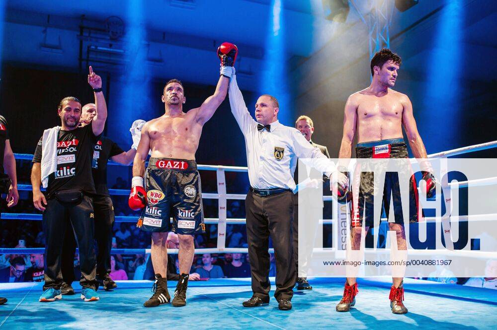 Firat Arslan Germany, red gloves vs Cesar D Crenz Argentina, black gloves , Cruiserweight 90,718kg GER, boxes, cheeks, Firat Aslan vs Cesar D Crenz, 22 06 2019 cheeks