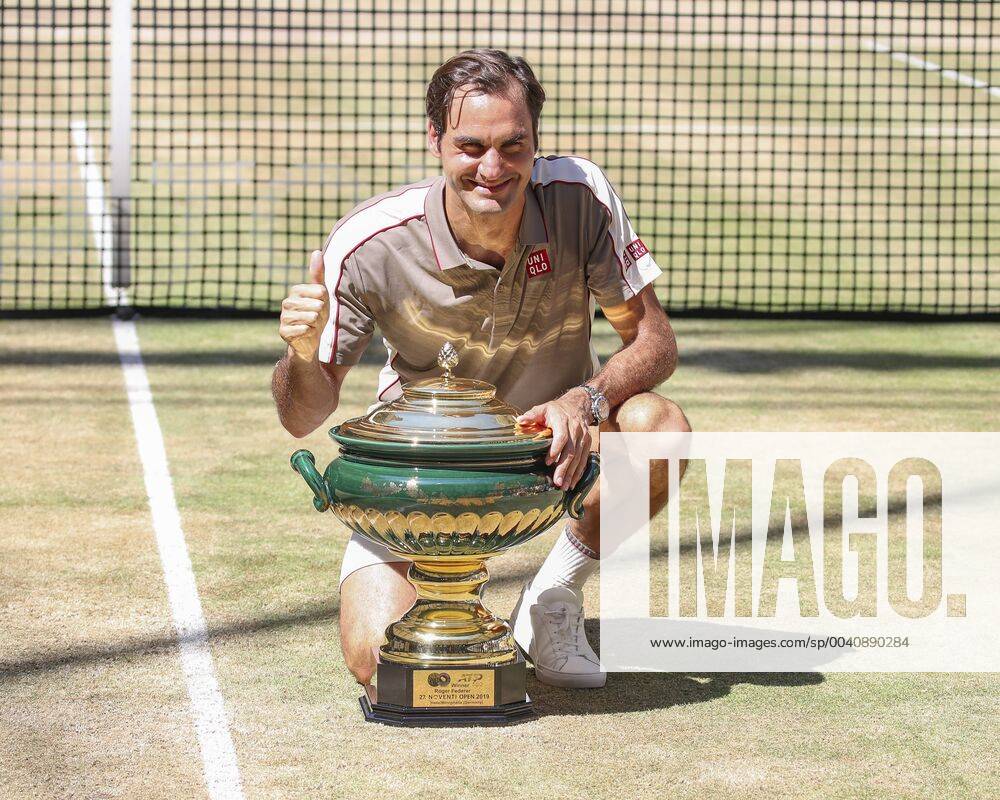 Winner Roger Federer with trophy, trophy, award ceremony, presentation Tennis Noventi Open ATP 500 Gerry Weber Stadion Halle Nordrhein Westfalen Germany 23 June 2019 Â