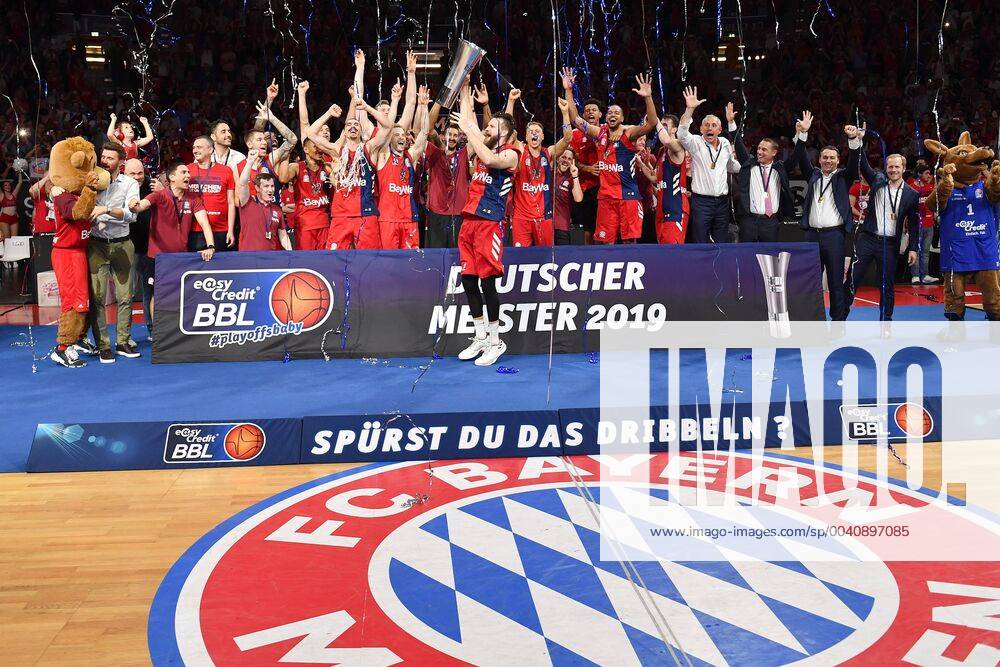 Teamphoto,Team,Team,Teamphoto DANILO BARTHEL FCB with Cup,Cup,Trophaee,Jubel,Joy,Enthusiasm,German Champion,Winner,Champion Basketball 1 Bundesliga,FINALE,Match 3 FC Bayern Muenchen Alba Berlin 93 88, on 23 06 2019 ,A U D I D O M E