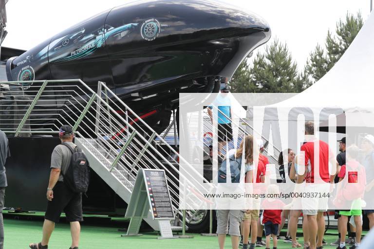 FORMULA 1 - GP of Austria 2019 SPIELBERG,AUSTRIA,27.JUN.19 - MOTORSPORTS, FORMULA 1 - Grand Prix of Austria, Red Bull Ring, preview. Image shows fans. GEPAxpictures xAndreasxPranter
