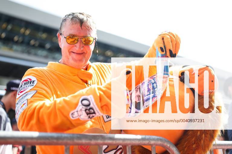 FORMULA 1 - GP of Austria 2019 SPIELBERG,AUSTRIA,27.JUN.19 - MOTORSPORTS, FORMULA 1 - Grand Prix of Austria, Red Bull Ring, preview. Image shows a fan. GEPAxpictures xDanielxGoetzhaber
