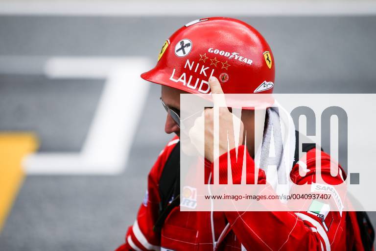 FORMULA 1 - GP of Austria 2019 SPIELBERG,AUSTRIA,27.JUN.19 - MOTORSPORTS, FORMULA 1 - Grand Prix of Austria, Red Bull Ring, preview. Image shows a fan. GEPAxpictures xDanielxGoetzhaber