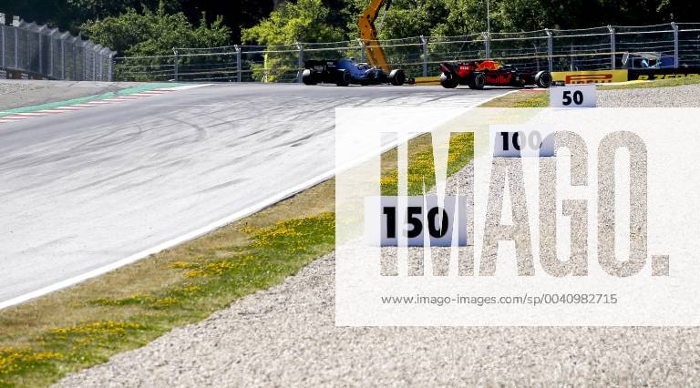 Motorsports: FIA Formula One World Championship, WM, Weltmeisterschaft 2019, Grand Prix of Austria, 77 Valtteri Bottas (FIN, Mercedes AMG Petronas Motorsport), 33 Max Verstappen (NLD, Aston Martin Red Bull Racing), Spielberg Austria