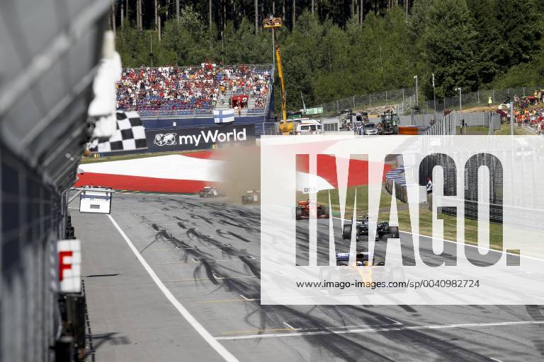 Motorsports: FIA Formula One World Championship, WM, Weltmeisterschaft 2019, Grand Prix of Austria, 55 Carlos Sainz jr. (ESP, McLaren F1 Team), 77 Valtteri Bottas (FIN, Mercedes AMG Petronas Motorsport), 5 Sebastian Vettel (GER, Scuderia Ferrari Mission Winnow), Spielberg Austria
