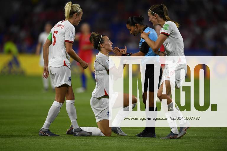 Lyon, France - Lucy Bronze (Olympique Lyon) of England during the 2019 FIFA Women s World Cup France Semi Final match between England and USA at Stade de Lyon on July 2, 2019 in Lyon, France. England v USA: Semi Final - 2019 FIFA Women s World Cup France - ZUMAn230 20190702_zaa_n230_434