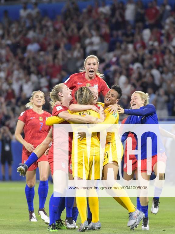 (L-R) Abby Dahlkemper of USA women, goalkeeper Alyssa Naeher of USA women, goalkeeper Adrianna Franch of USA women, Allie Long of USA women during the FIFA Women s World Cup France 2019 semi final match between England and United States of America at Stade de Lyon on July 02, 2019 in Lyon, France FIFA Women s World Cup France 2019 2018 2019 Imagesx xGerritxvanxKeulenxIVx 14892301
