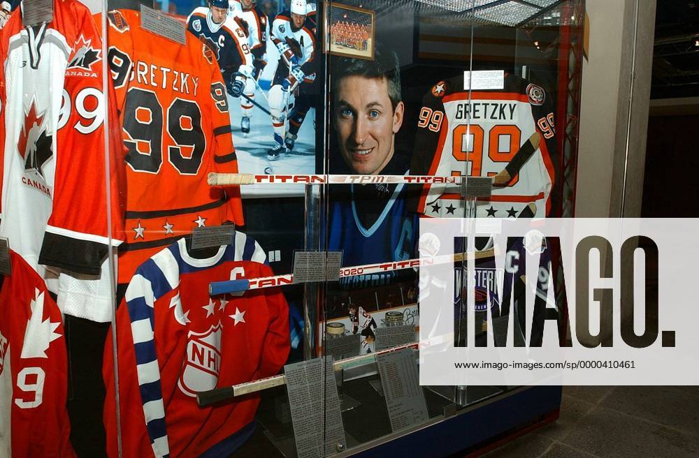 Vitrine von Eishockeylegende Wayne Gretzky Eishockey Herren NHL, National Hockey League 2001 2002, Historie, Geschichte, Museum Einzelbild Hockey Hall of Fame Toronto