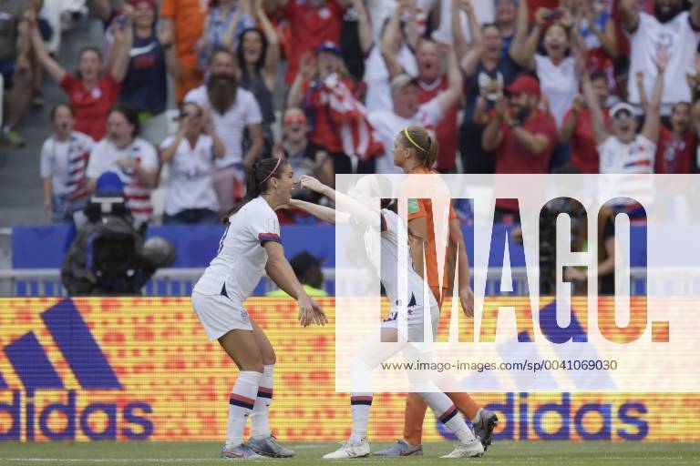(L-R) Alex Morgan of USA women, Rose Lavelle of USA women, Anouk Dekker of Netherlands women during the FIFA Women s World Cup France 2019 final match between United States of America and The Netherlands at Stade de Lyon on July 07, 2019 in Lyon, France FIFA Women s World Cup France 2019 2018 2019 Imagesx xGerritxvanxKeulenxIVx 14935653