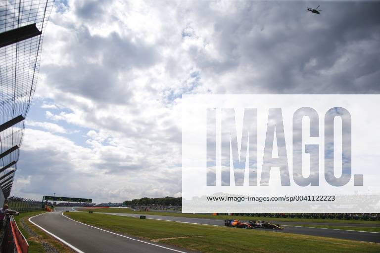 Motorsports: FIA Formula One World Championship, WM, Weltmeisterschaft 2019, Grand Prix of Great Britain, 4 Lando Norris (GBR, McLaren F1 Team), 27 Nico Hulkenberg (GER, Renault F1 Team), Silverstone Great Britain