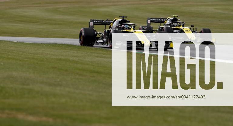 Motorsports: FIA Formula One World Championship, WM, Weltmeisterschaft 2019, Grand Prix of Great Britain, 3 Daniel Ricciardo (AUS, Renault F1 Team), 27 Nico Hulkenberg (GER, Renault F1 Team), Silverstone Great Britain