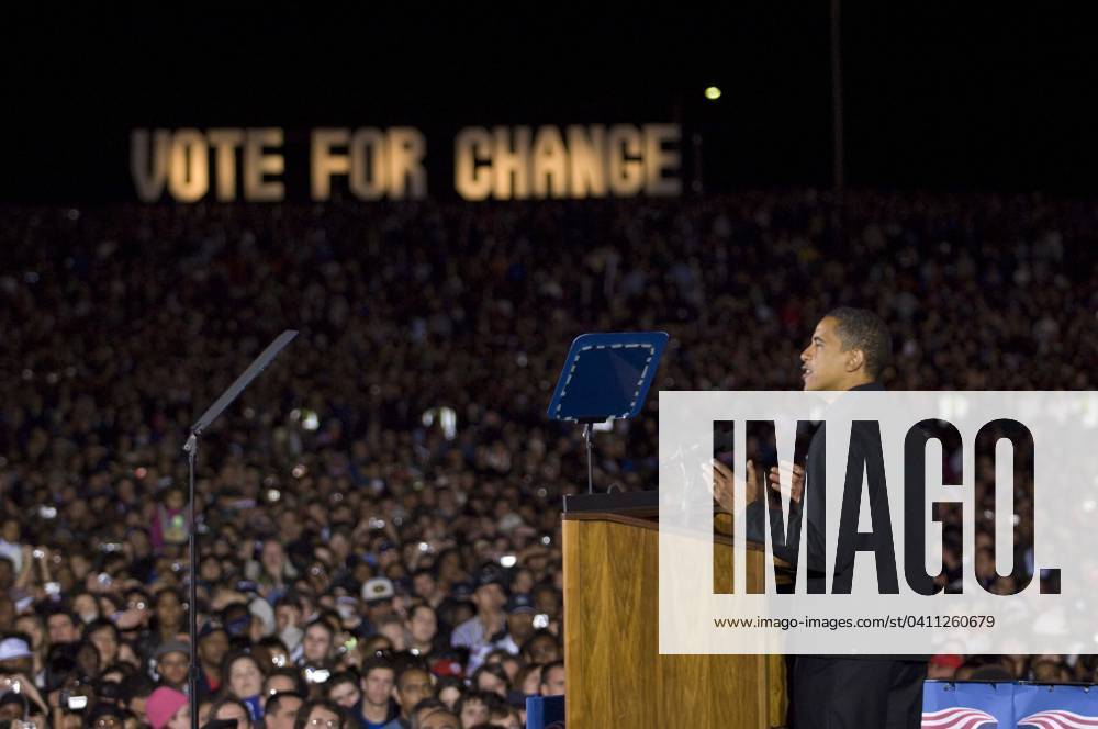 Obama Rally on Election Eve WASHINGTON, DC - Nov. 03: Democratic presidential candidate Barack Obama during the last stop in his campaign, at the fairgrounds in Prince William County, Virginia. Republicans have won the last five presidential elections in Virginia; a Democratic nominee has not carried this state. since 1964. CQ Politics rates this race Leans Democratic. (photo by Scott J. Ferrell Congressional Quarterly) Prince William County VA United States