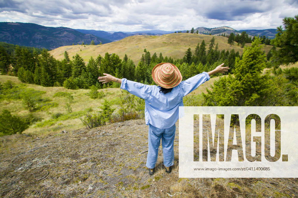Japanese woman enjoying scenic view of landscape King County, Washington, United States, 21.12.2023, model released, TTBB_BLD249403.jpg, 50-54 years, admiring, aging, aging process, arms outstretched, asian ethnicity, aspirations, authentic, authenticity, awe, baby boomer, beauty in nature, brunette, calm, candid, carefree, color image, copy space, countryside, day, dreams, enjoying, environment, freedom, full length, getting away from it all, happy, hat, high angle view, horizontal, independence, inspiration, japanese ethnicity, king county, landscape, lifestyle, majestic, mature adult, mature women, minority, mountain, mountain top, nature, one person, outdoors, peace, people, photography, real life, real people, rear view, refreshing, r