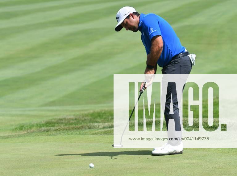 SILVIS, IL - JULY 13: Roberto Diaz putts on the 1 green during the third round of the John Deere Classic Golf Tournament at TPC Deere Run on July 13, 2019, at Silvis, IL. (Photo by Keith Gillett Icon Sportswire) GOLF: JUL 13 PGA, Golf Herren - John Deere Classic Icon1907013016