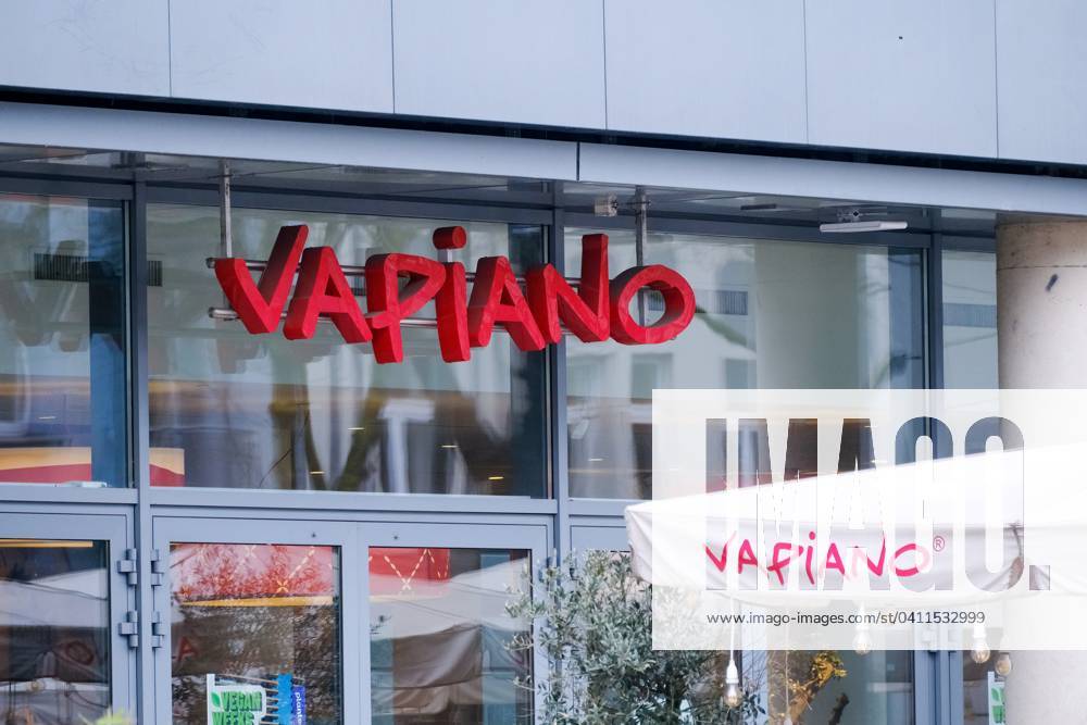 Düsseldorf 04 02 2024 Vapiano Restaurant Medienhafen Gastronomy Düsseldorf North Rhine-Westphalia Germany