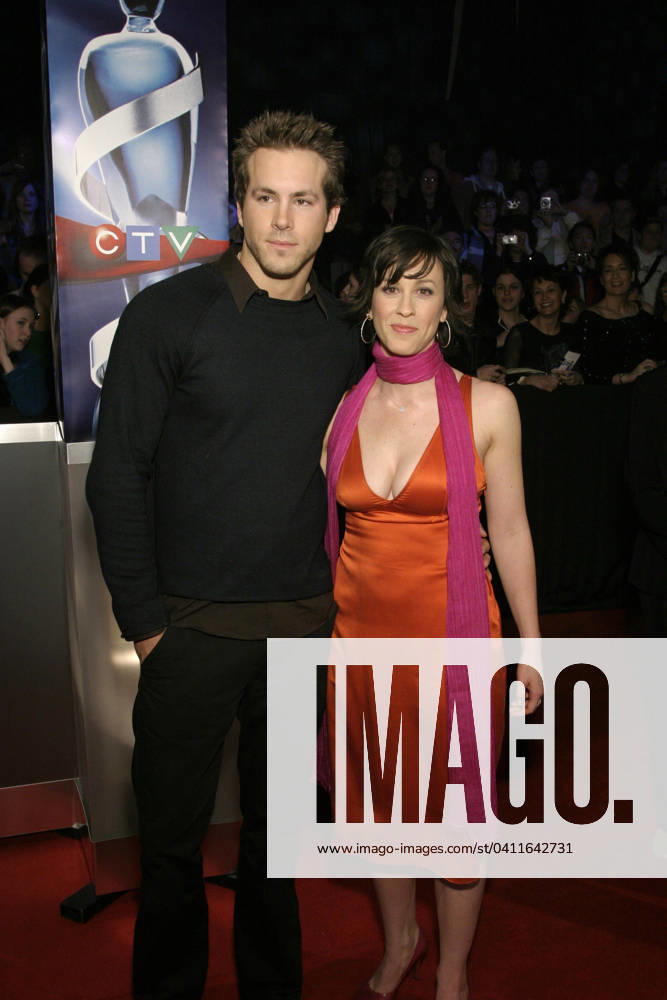 Ryan Reynolds and Juno host Alanis Morisette walk the Red Carpet prior to the 2004 JUNO Awards, held April 4 at Rexall Place, Edmonton, Alberta, Canada. Photo: CARAS iPhoto.ca EDMCAN040404267